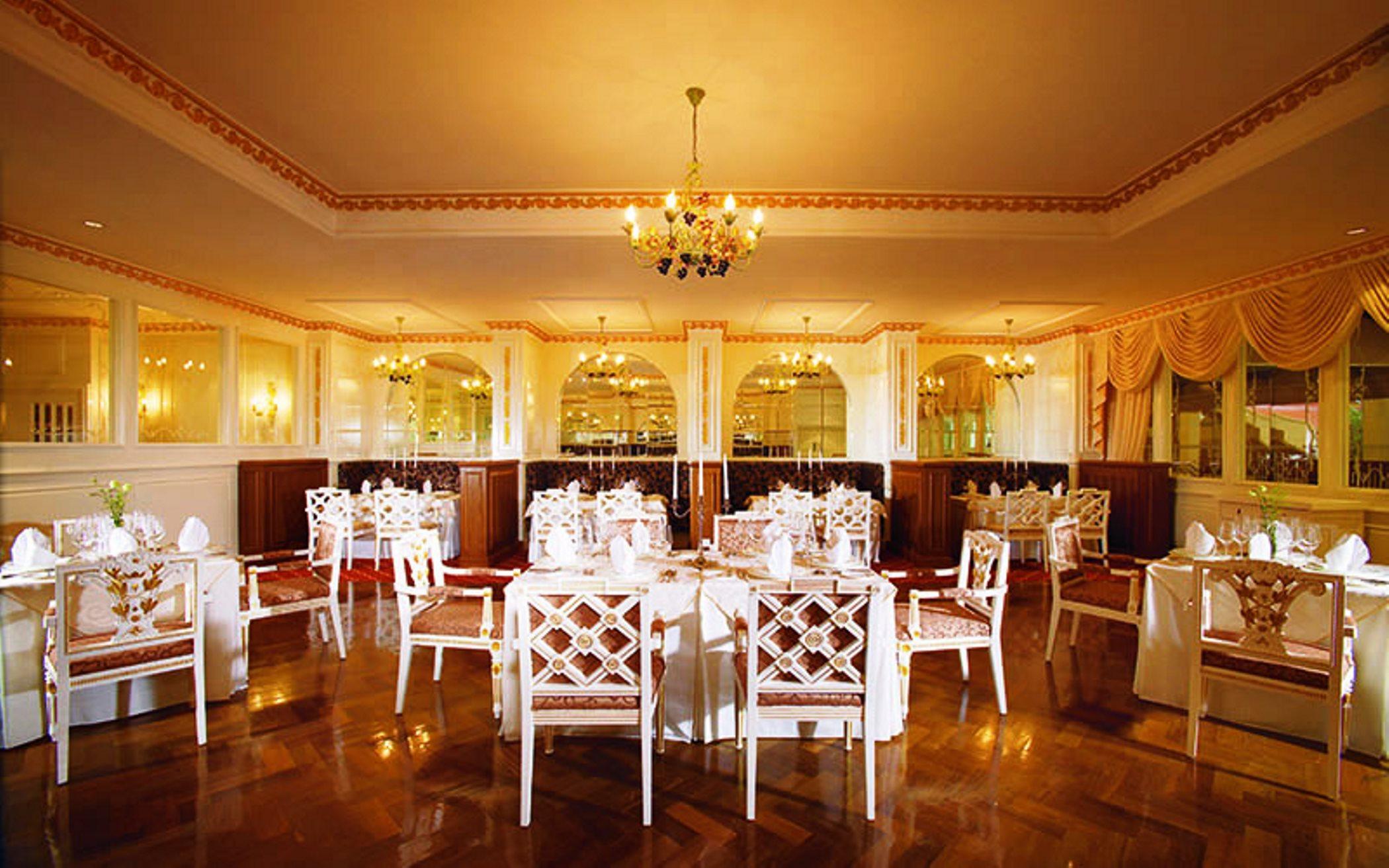 Royale Chulan Kuala Lumpur Hotell Eksteriør bilde The restaurant