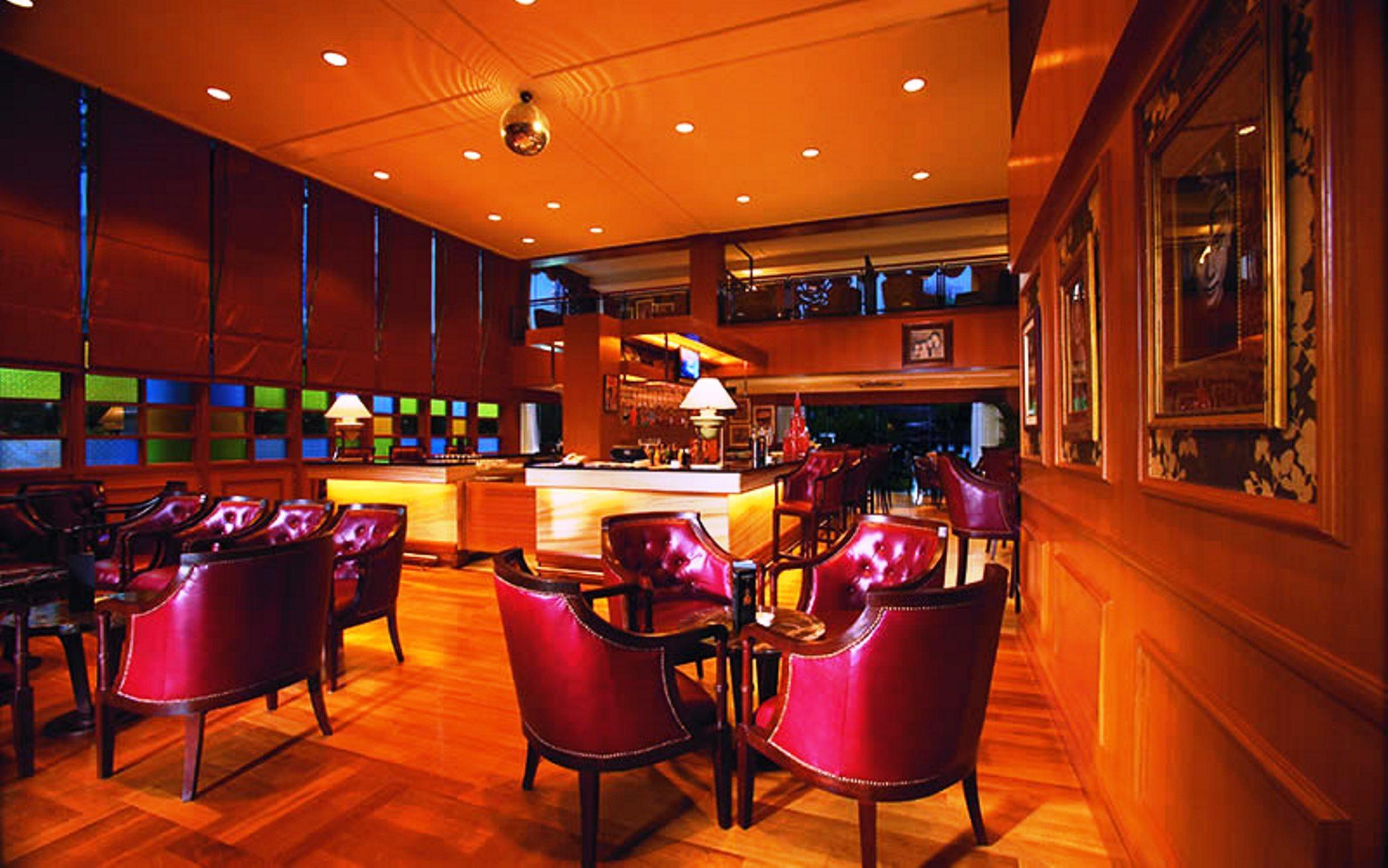 Royale Chulan Kuala Lumpur Hotell Eksteriør bilde The Club Lounge at Hong Kong International Airport