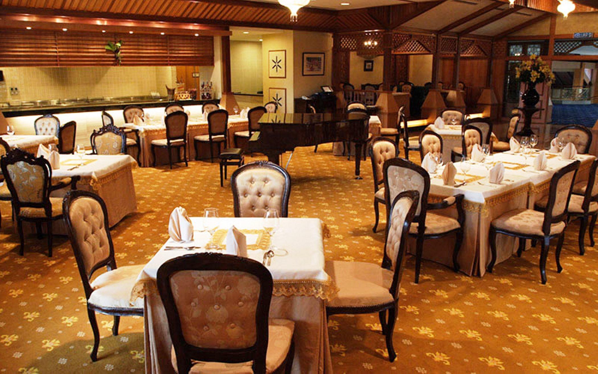 Royale Chulan Kuala Lumpur Hotell Eksteriør bilde The restaurant