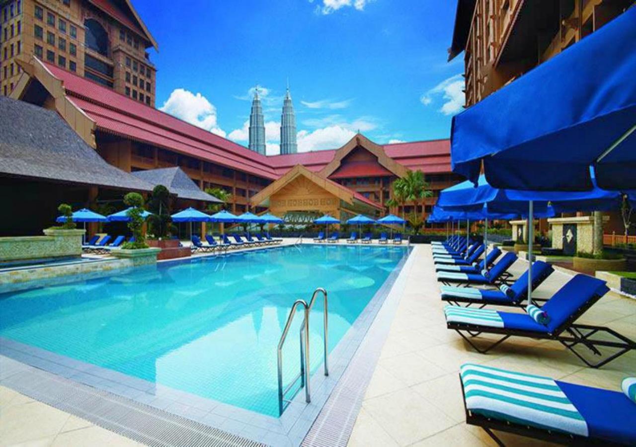 Royale Chulan Kuala Lumpur Hotell Eksteriør bilde The swimming pool at Shangri-La Kuala Lumpur