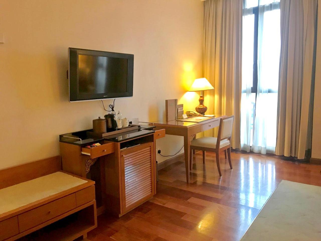 Royale Chulan Kuala Lumpur Hotell Eksteriør bilde A room at the hotel