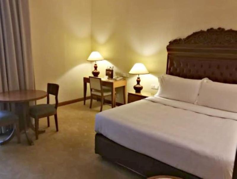 Royale Chulan Kuala Lumpur Hotell Eksteriør bilde A room at the hotel