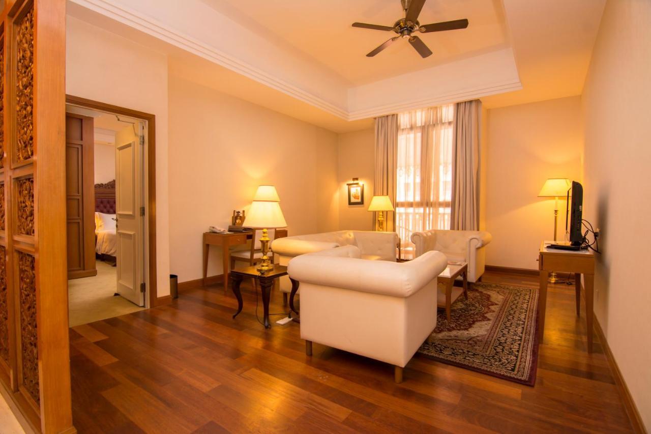 Royale Chulan Kuala Lumpur Hotell Eksteriør bilde A suite at the hotel